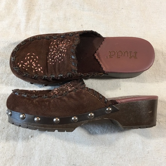 Mudd Shoes - MUDD “Rosey” Embroidered Brown Boho Clogs Sz 7.5